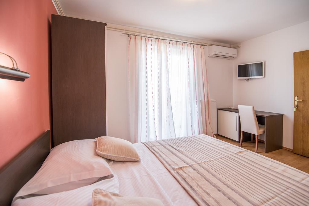 B&B Villa Ana Krk Town Eksteriør billede